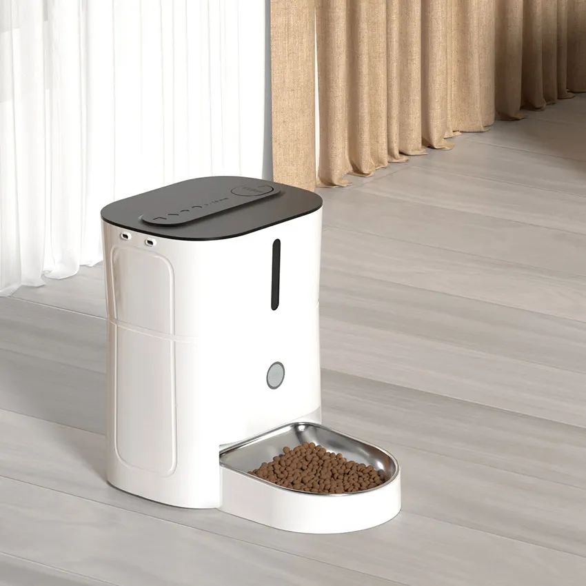 3L Automatic voice controlled pet feeder A smart pet feeder with timed food for dogs and cats